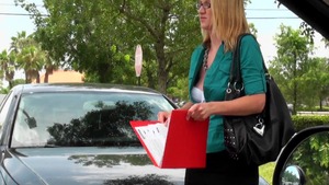 MILFHunter: Danielle gets ass licked