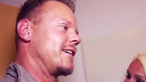 Hitzefrei.com: Naughty queen Sophie Logan sucking dick in park