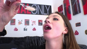 Anal Only: Leah Winters goes for stretching