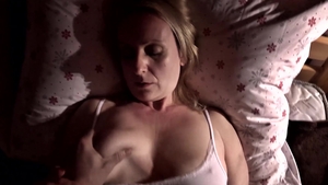 HORRORporn.com - Mature takes a huge dildo