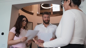 Brazzers: Angela White: Real Estate Siren